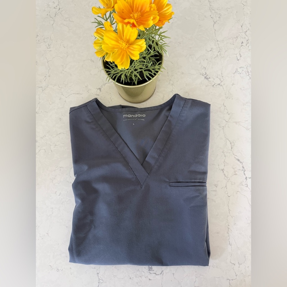 Mandala Size Large Gray Scrub Tops Size Large L
